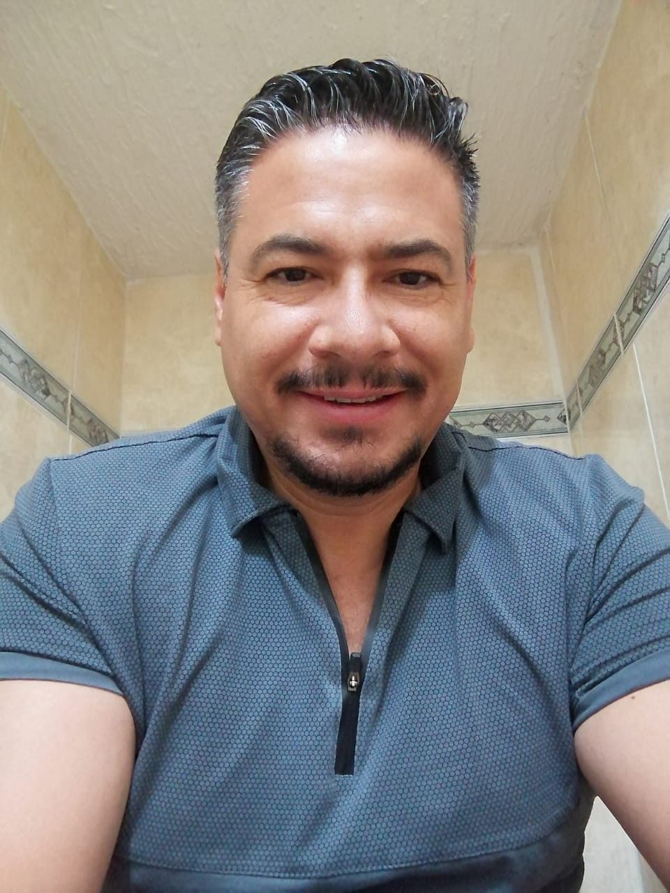<em>Carlos L.</em>